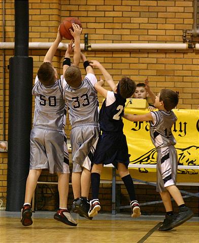 Andrew playing Basketball vs. Lourdes at Holy Family Img_6398.jpg (44 k)