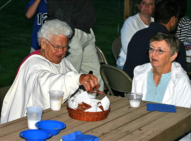 Julie and Jackson's Pre-Wedding Party at the Graff's IMG_6521.jpg (69 k)