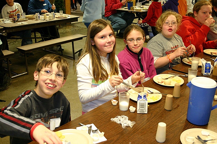 Andy with St. Dominic 5th Grade at YMCA Camp Kern IMG_8664.jpg (194 k)