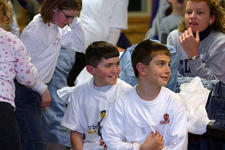 Andy with St. Dominic 5th Grade at YMCA Camp Kern IMG_8765.jpg (150 k)