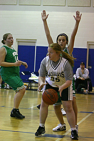 Maggie playing Basketball vs St. Teresa IMG_9436.jpg (101 k)