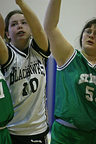 Maggie playing Basketball vs St. Teresa IMG_9442.jpg (94 k)