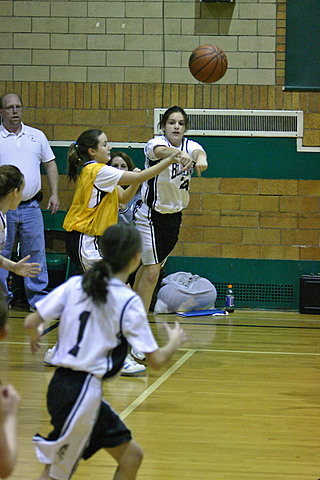 Maggie playing Basketball vs St. Dominic in the Teresa Tourney IMG_0421.jpg (105 k)