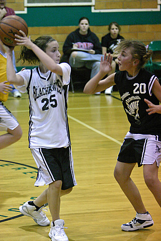 Maggie playing Basketball vs St. Dominic in the Teresa Tourney IMG_0453.jpg (106 k)