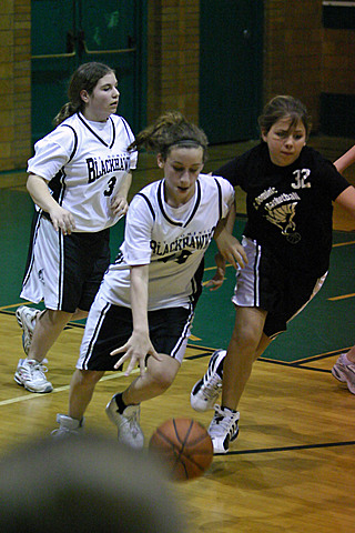 Maggie playing Basketball vs St. Dominic in the Teresa Tourney IMG_0464.jpg (103 k)