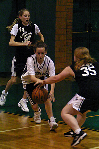 Maggie playing Basketball vs St. Dominic in the Teresa Tourney IMG_0497.jpg (98 k)