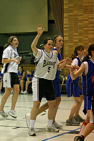 Maggie playing Basketball vs Visitation IMG_9669.jpg (109 k)