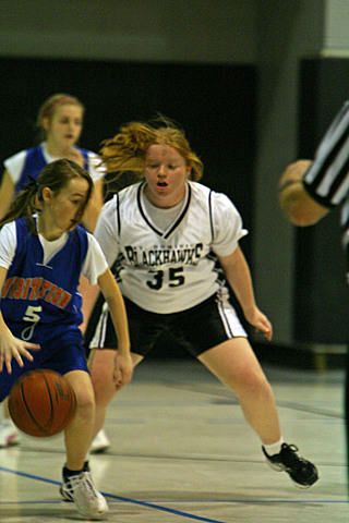 Maggie playing Basketball vs Visitation IMG_9690.jpg (90 k)