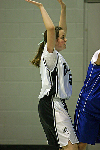 Maggie playing Basketball vs Visitation IMG_9710.jpg (79 k)