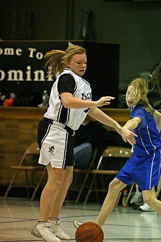 Maggie playing Basketball vs Visitation IMG_9768.jpg (98 k)