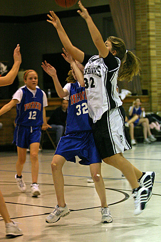 Maggie playing Basketball vs Visitation IMG_9913.jpg (107 k)