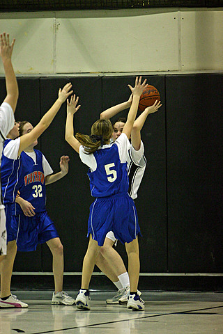 Maggie playing Basketball vs Visitation IMG_9946.jpg (96 k)