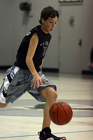 Andrew Playing Basketball vs St. Williams img_5491.jpg (62 k)