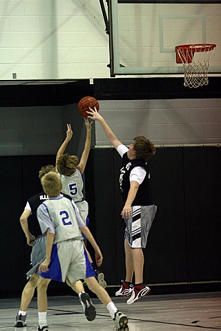 Andrew Playing Basketball vs St. Williams img_5557.jpg (69 k)