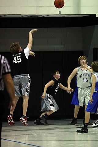 Andrew Playing Basketball vs St. Williams img_5613.jpg (68 k)