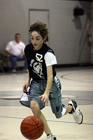 Andrew Playing Basketball vs St. Williams img_5666.jpg (63 k)