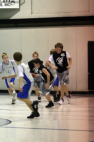 Andrew Playing Basketball vs St. Williams img_5698.jpg (72 k)