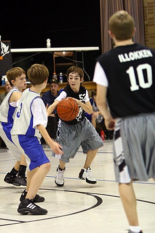 Andrew Playing Basketball vs St. Williams img_5716.jpg (76 k)