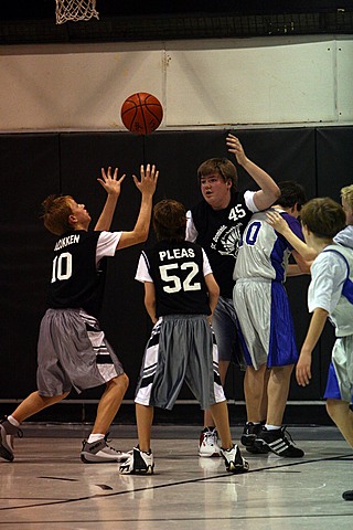 Andrew Playing Basketball vs St. Williams img_5741.jpg (79 k)