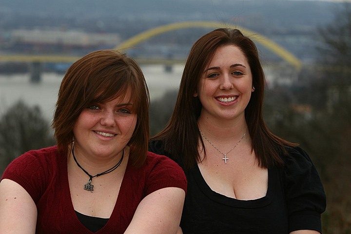 Kaitlin and Megan at Eden Park img_8621.jpg (90 k)