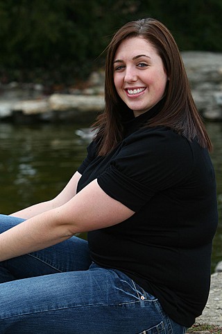 Megan at Eden Park img_8563.jpg (59 k)