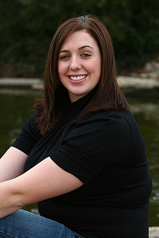 Megan at Eden Park img_8566.jpg (52 k)