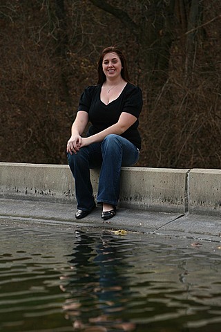 Megan at Eden Park img_8746.jpg (70 k)