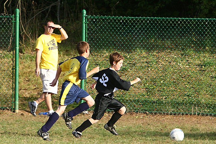 Andrew playing soccer vs. Victory img_1856.jpg (205 k)