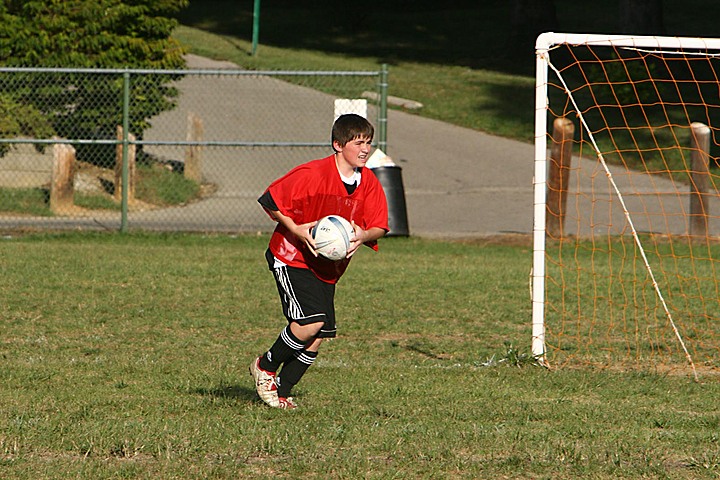 Andrew playing soccer vs. Victory img_1904.jpg (163 k)