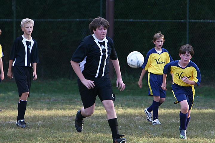 Andrew playing soccer vs. Victory img_1923.jpg (132 k)