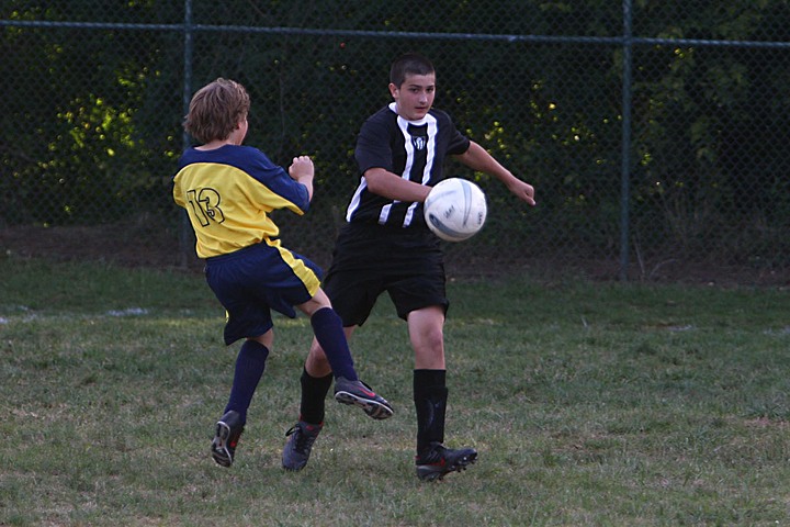 Andrew playing soccer vs. Victory img_1971.jpg (125 k)