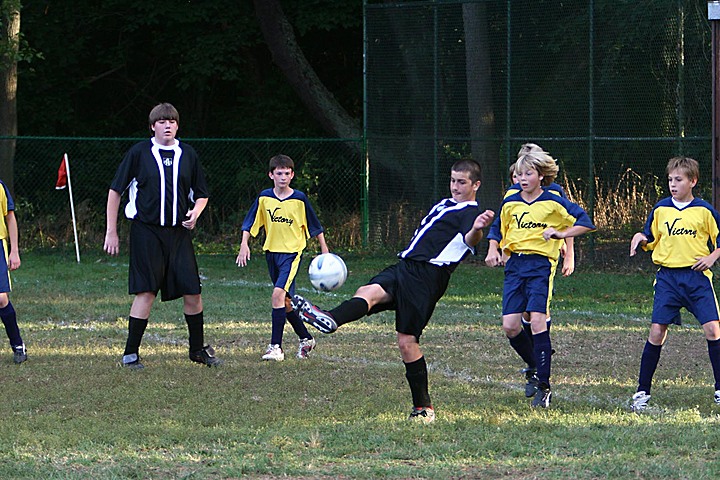 Andrew playing soccer vs. Victory img_2114.jpg (174 k)