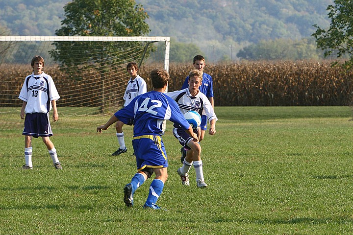 Ryan playing soccer for Elder vs. Moeller img_4165.jpg (189 k)