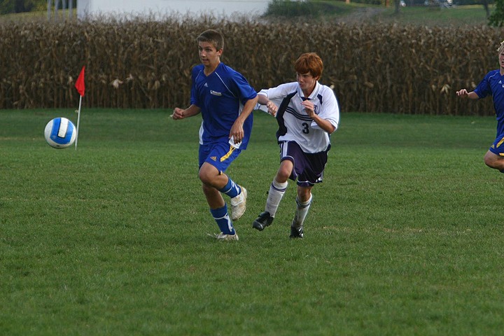 Ryan playing soccer for Elder vs. Moeller img_4781.jpg (129 k)