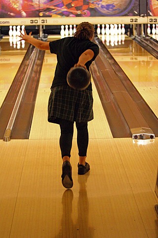 Seton Bowling Practice img_5110.jpg (75 k)