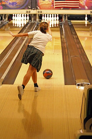 Seton Bowling Practice img_5186.jpg (75 k)