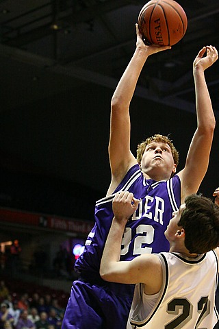 Alex Playing Basketball  for Elder vs Lakota East img_6107.jpg (69 k)