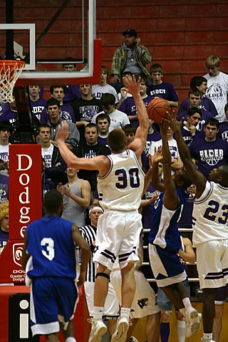 Elder Varsity Basketball vs Woodward img_6946.jpg (97 k)