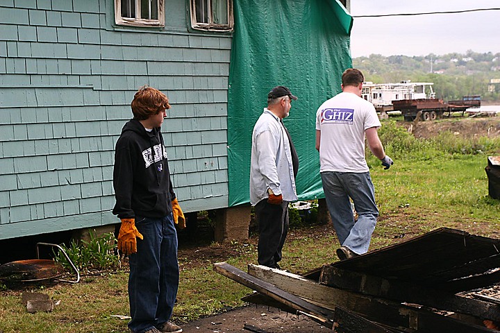 Clean-up Moms Cottage at Camp img_6999.jpg (175 k)