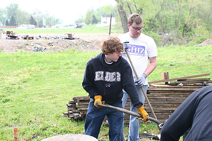 Clean-up Moms Cottage at Camp img_7091.jpg (169 k)