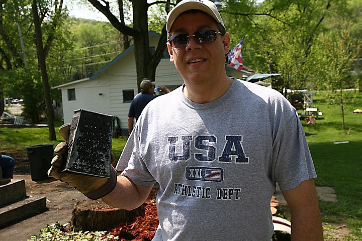 Clean-up Moms Cottage at Camp img_7364.jpg (170 k)