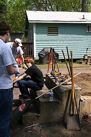 Clean-up Moms Cottage at Camp img_7447.jpg (107 k)