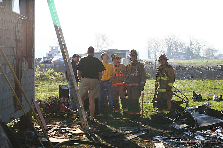 Fire at Camp img_4447.jpg (183 k)