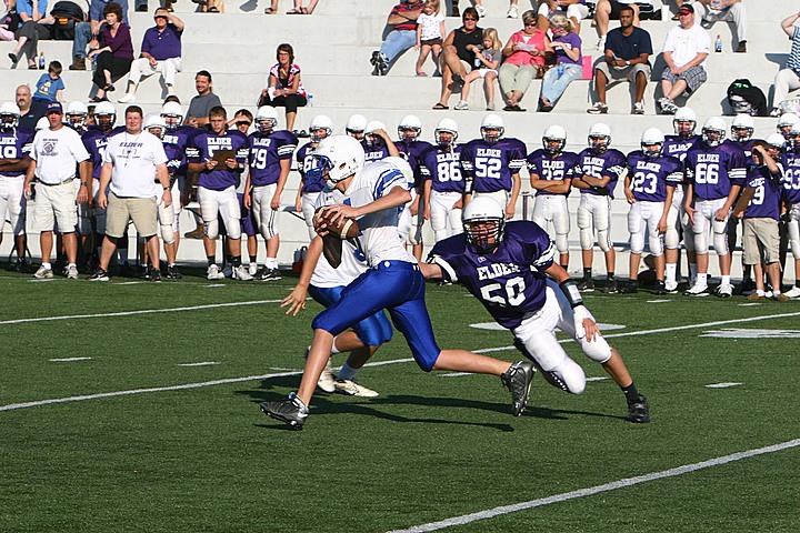 Andrew Playing Freshman Football for Elder vs St. X B img_09945.jpg (205 k)