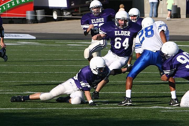 Andrew Playing Freshman Football for Elder vs St. X B img_09999.jpg (167 k)