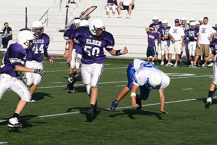 Andrew Playing Freshman Football for Elder vs St. X B img_10123.jpg (188 k)