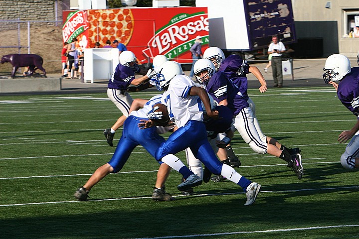 Andrew Playing Freshman Football for Elder vs St. X B img_10138.jpg (164 k)