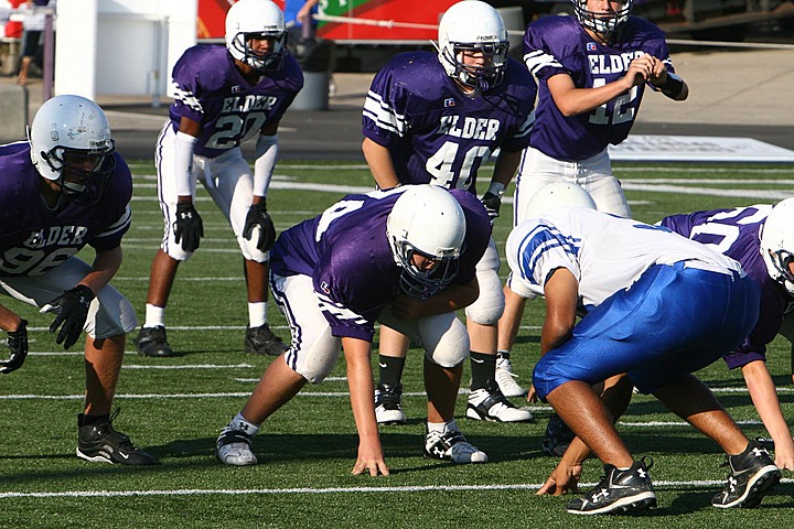 Andrew Playing Freshman Football for Elder vs St. X B img_10171.jpg (182 k)