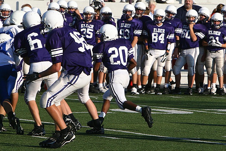 Andrew Playing Freshman Football for Elder vs St. X B img_10361.jpg (193 k)