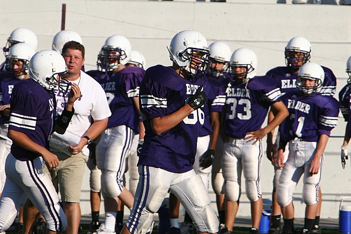 Andrew Playing Freshman Football for Elder vs St. X B img_10406.jpg (149 k)